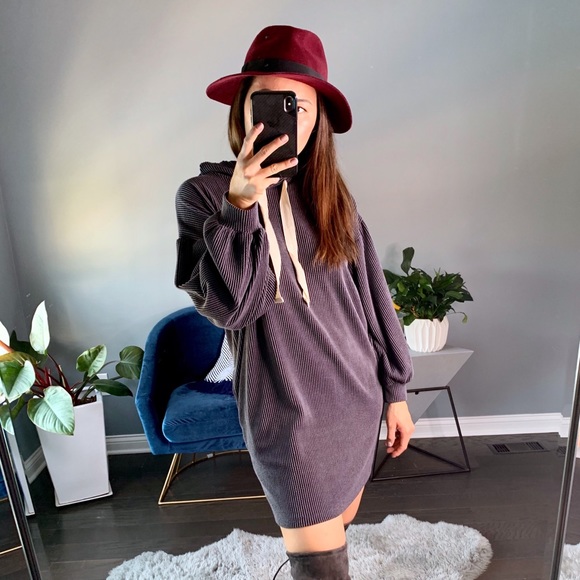 bydonnywu Tops - 🏷Charcoal Ribbed hoodie